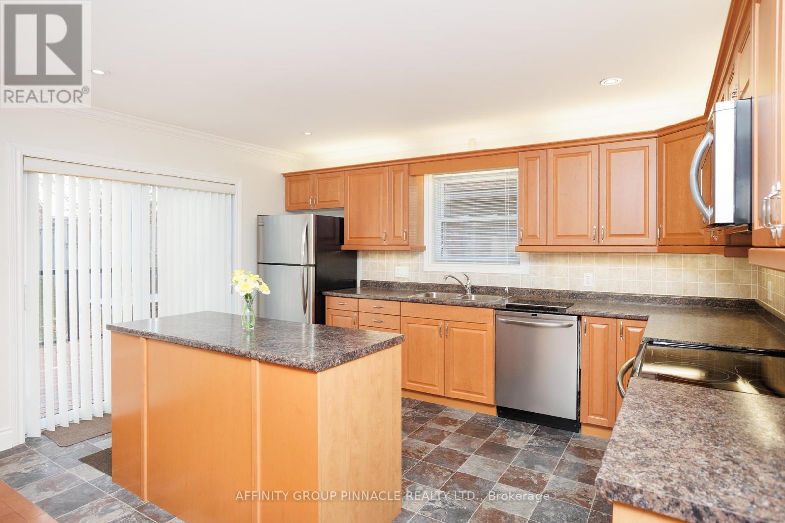 23 Denfield Road, Kawartha Lakes (Lindsay), Ontario  K9V 0B5 - Photo 11 - X12104170