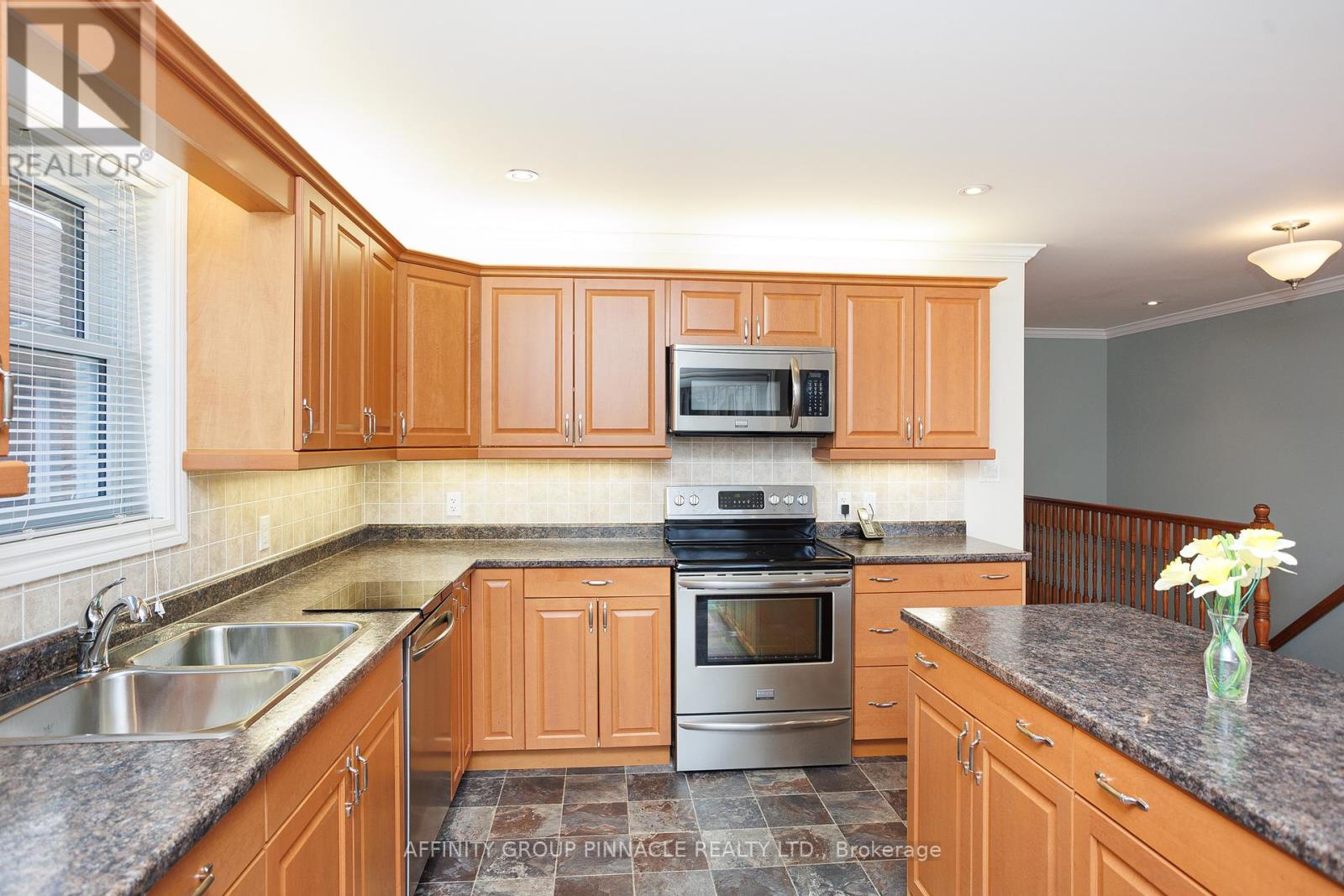 23 Denfield Road, Kawartha Lakes (Lindsay), Ontario  K9V 0B5 - Photo 12 - X12104170