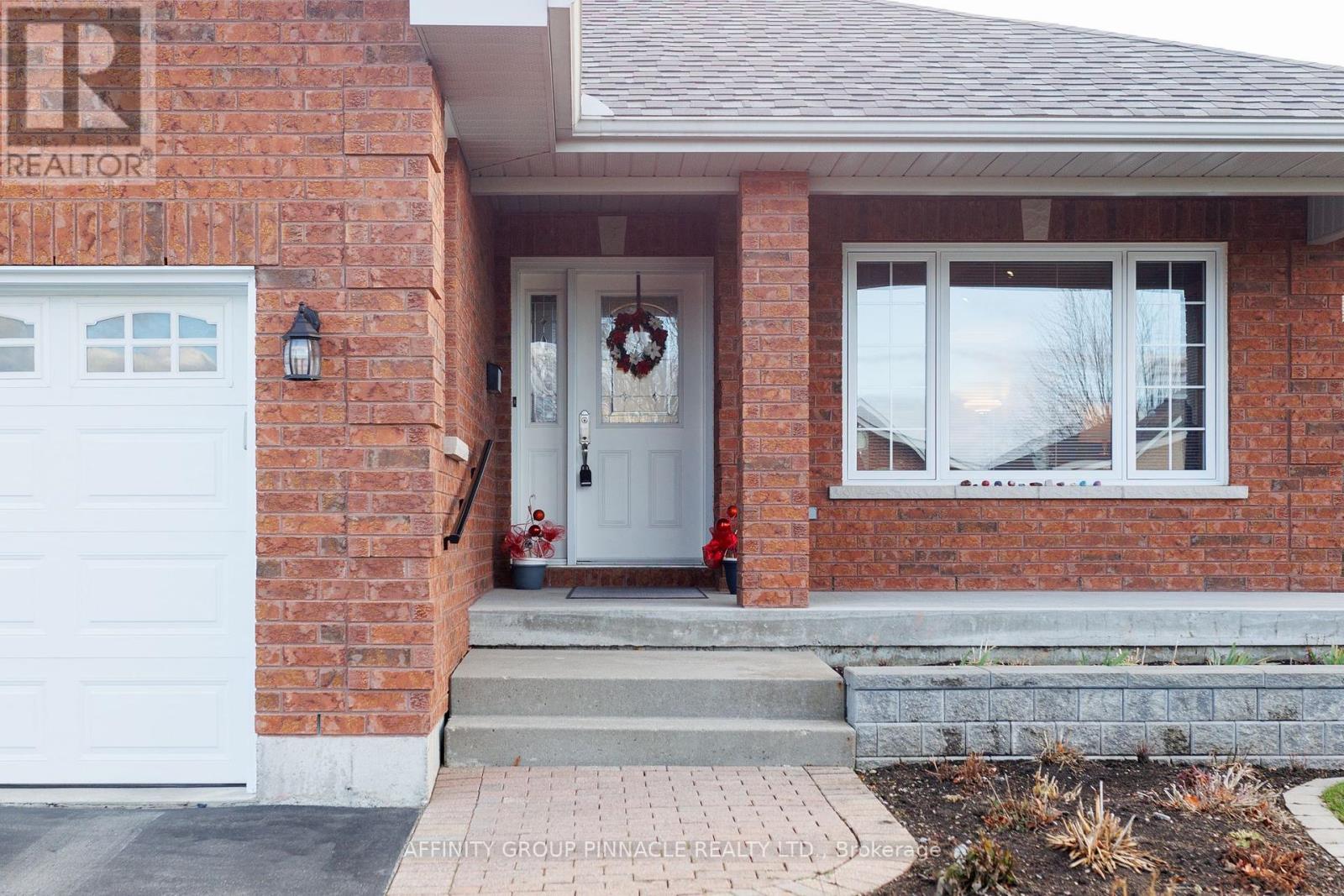 23 Denfield Road, Kawartha Lakes (Lindsay), Ontario  K9V 0B5 - Photo 3 - X12104170