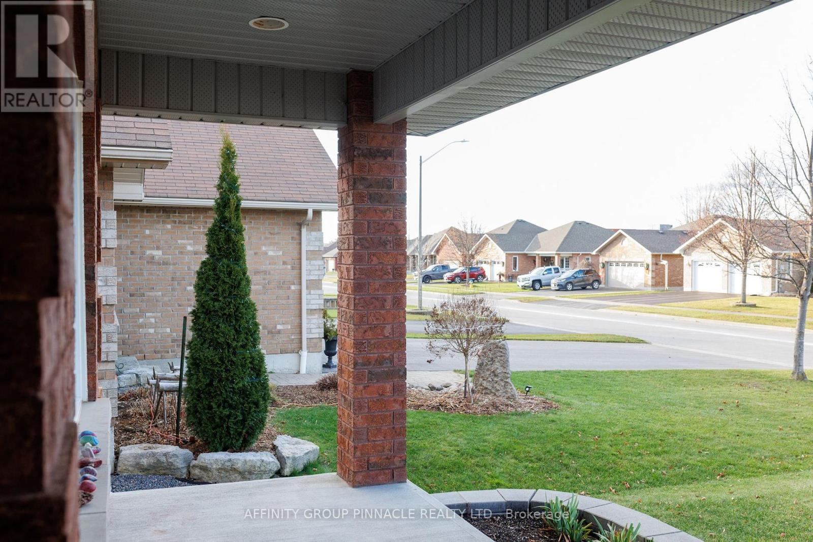 23 Denfield Road, Kawartha Lakes (Lindsay), Ontario  K9V 0B5 - Photo 5 - X12104170