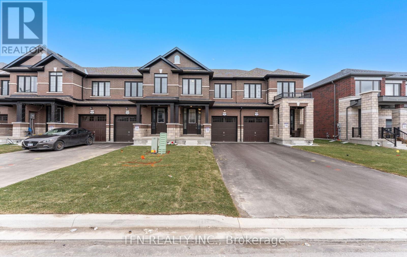 15 Keenan Street, Kawartha Lakes (Lindsay), Ontario  K9V 6C2 - Photo 1 - X12104173