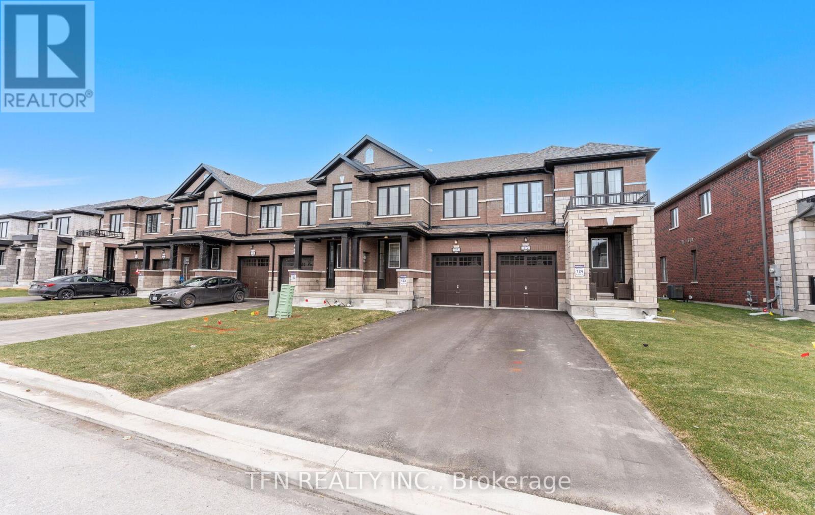 15 Keenan Street, Kawartha Lakes (Lindsay), Ontario  K9V 6C2 - Photo 2 - X12104173