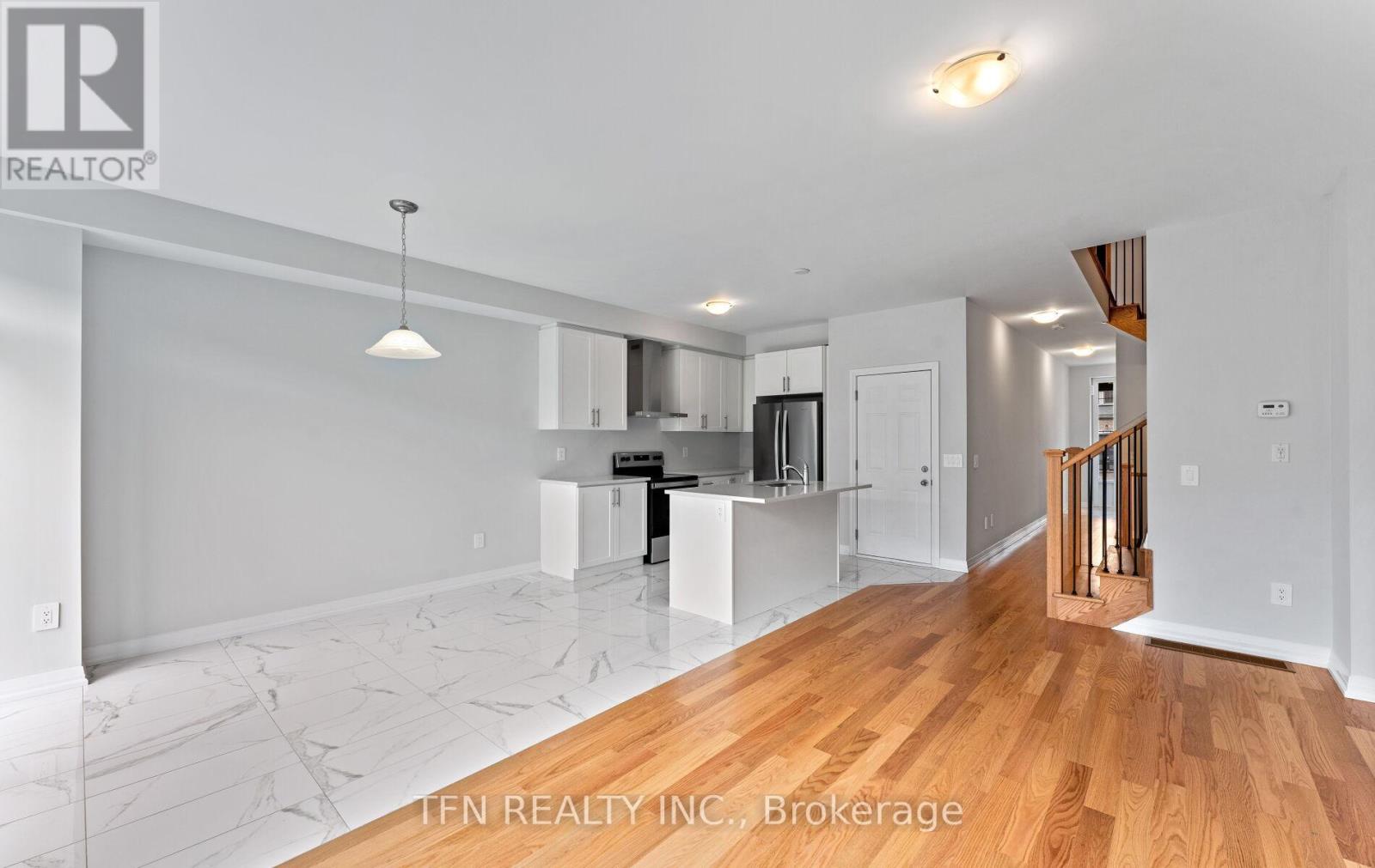 15 Keenan Street, Kawartha Lakes (Lindsay), Ontario  K9V 6C2 - Photo 5 - X12104173