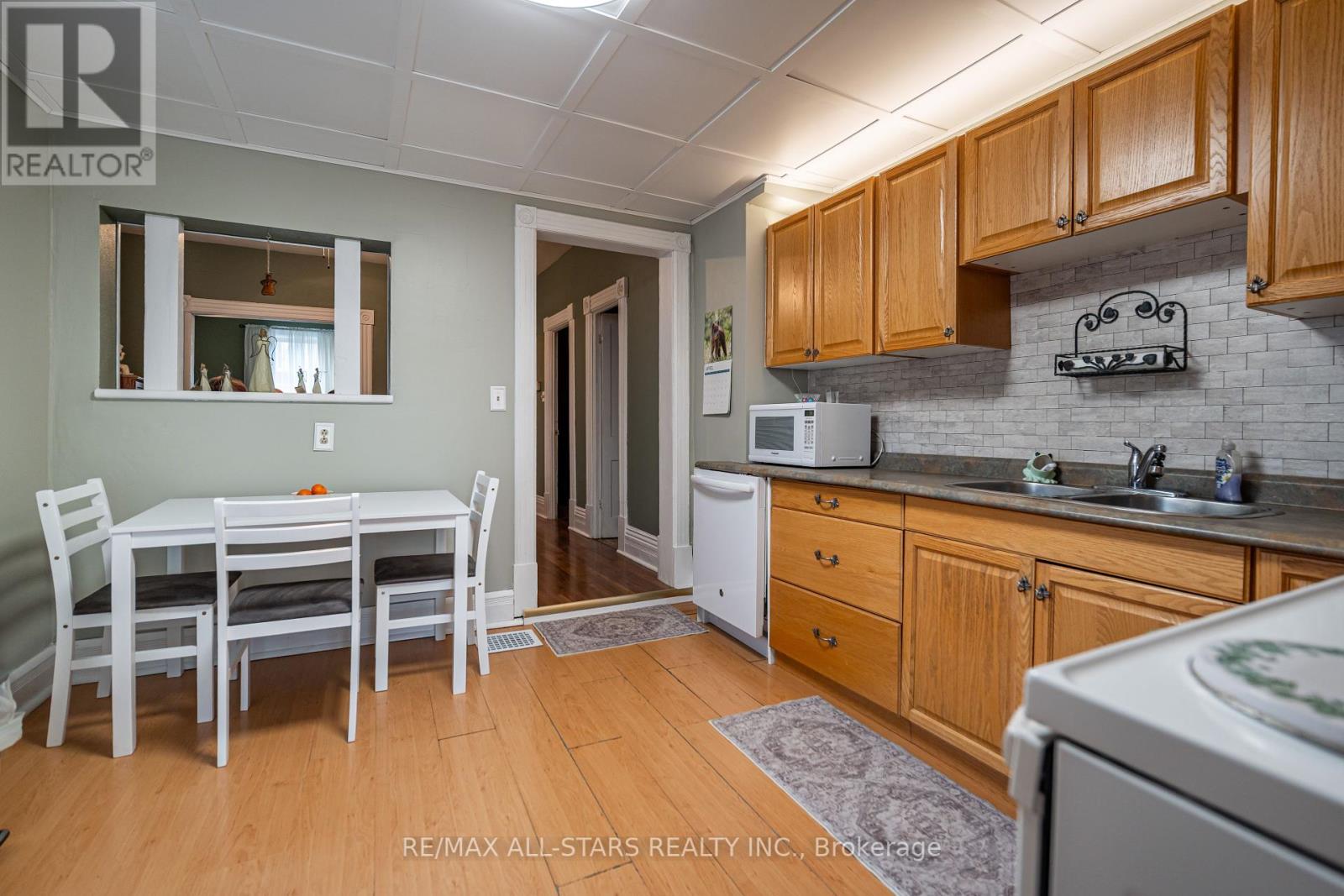 221 Park Place, Peterborough Central (South), Ontario  K9J 3V9 - Photo 11 - X12104526