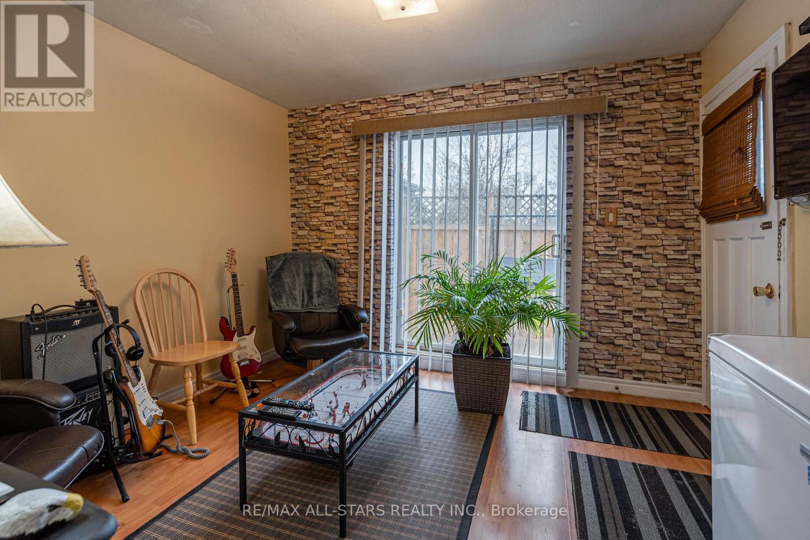 221 Park Place, Peterborough Central (South), Ontario  K9J 3V9 - Photo 12 - X12104526