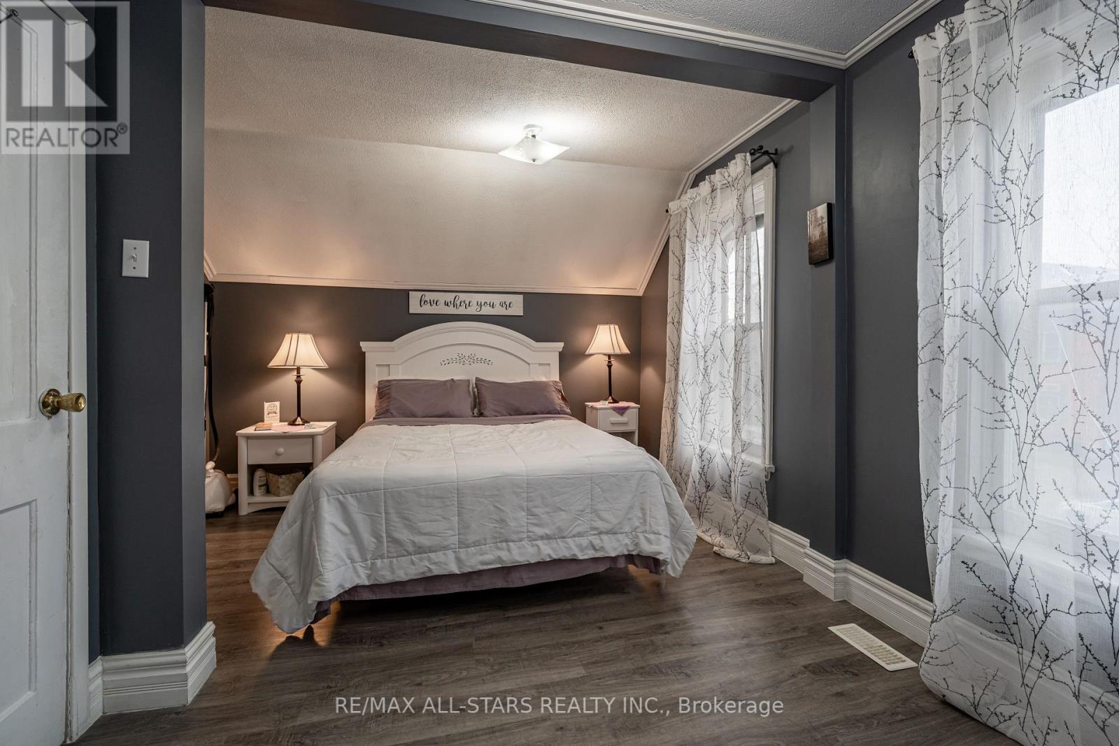 221 Park Place, Peterborough Central (South), Ontario  K9J 3V9 - Photo 14 - X12104526