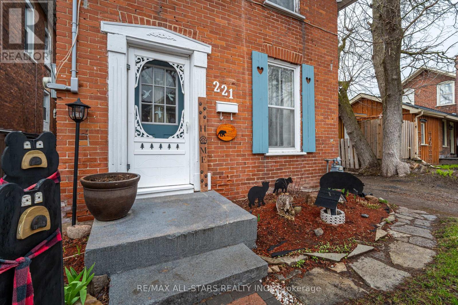 221 Park Place, Peterborough Central (South), Ontario  K9J 3V9 - Photo 2 - X12104526
