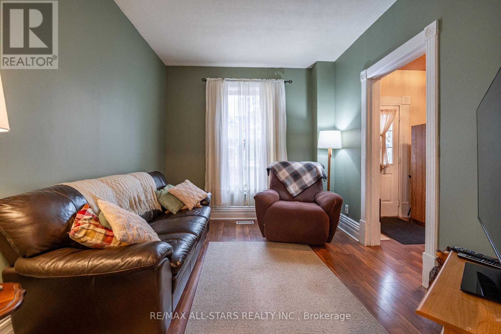 221 Park Place, Peterborough Central (South), Ontario  K9J 3V9 - Photo 5 - X12104526