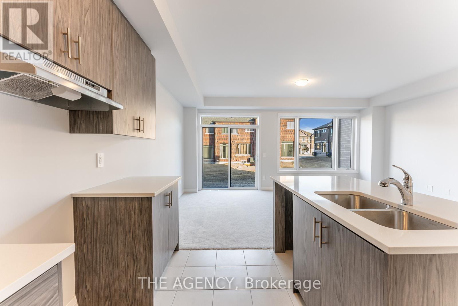 44 Corley Street, Kawartha Lakes (Lindsay), Ontario  K9V 6C2 - Photo 11 - X12104750