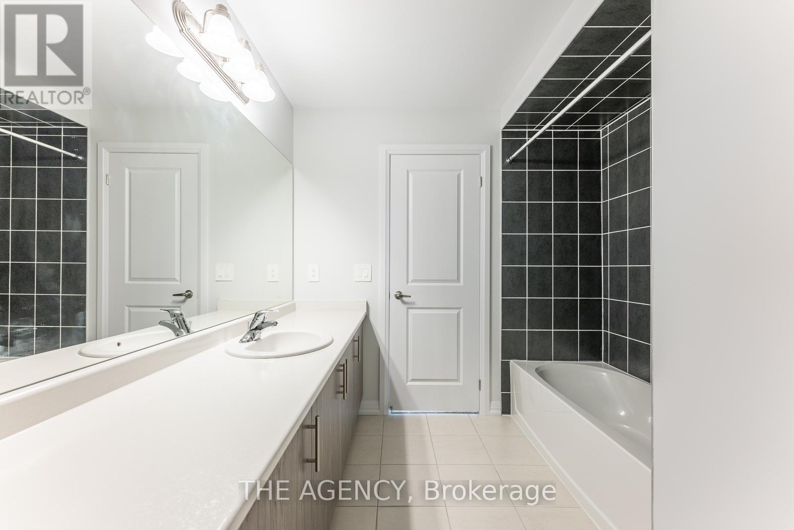 44 Corley Street, Kawartha Lakes (Lindsay), Ontario  K9V 6C2 - Photo 19 - X12104750