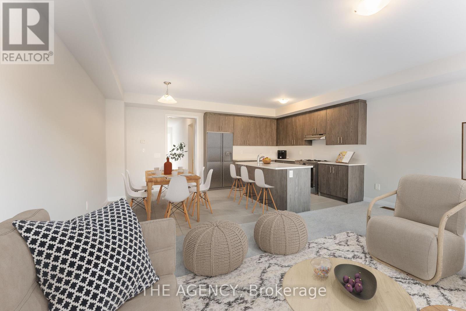 44 Corley Street, Kawartha Lakes (Lindsay), Ontario  K9V 6C2 - Photo 4 - X12104750