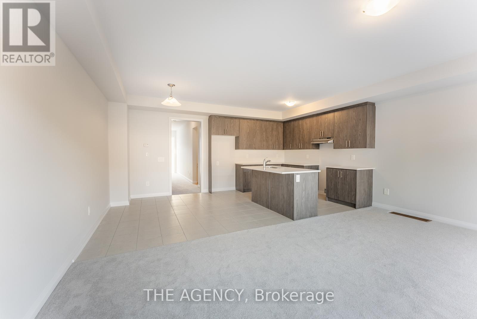 44 Corley Street, Kawartha Lakes (Lindsay), Ontario  K9V 6C2 - Photo 5 - X12104750
