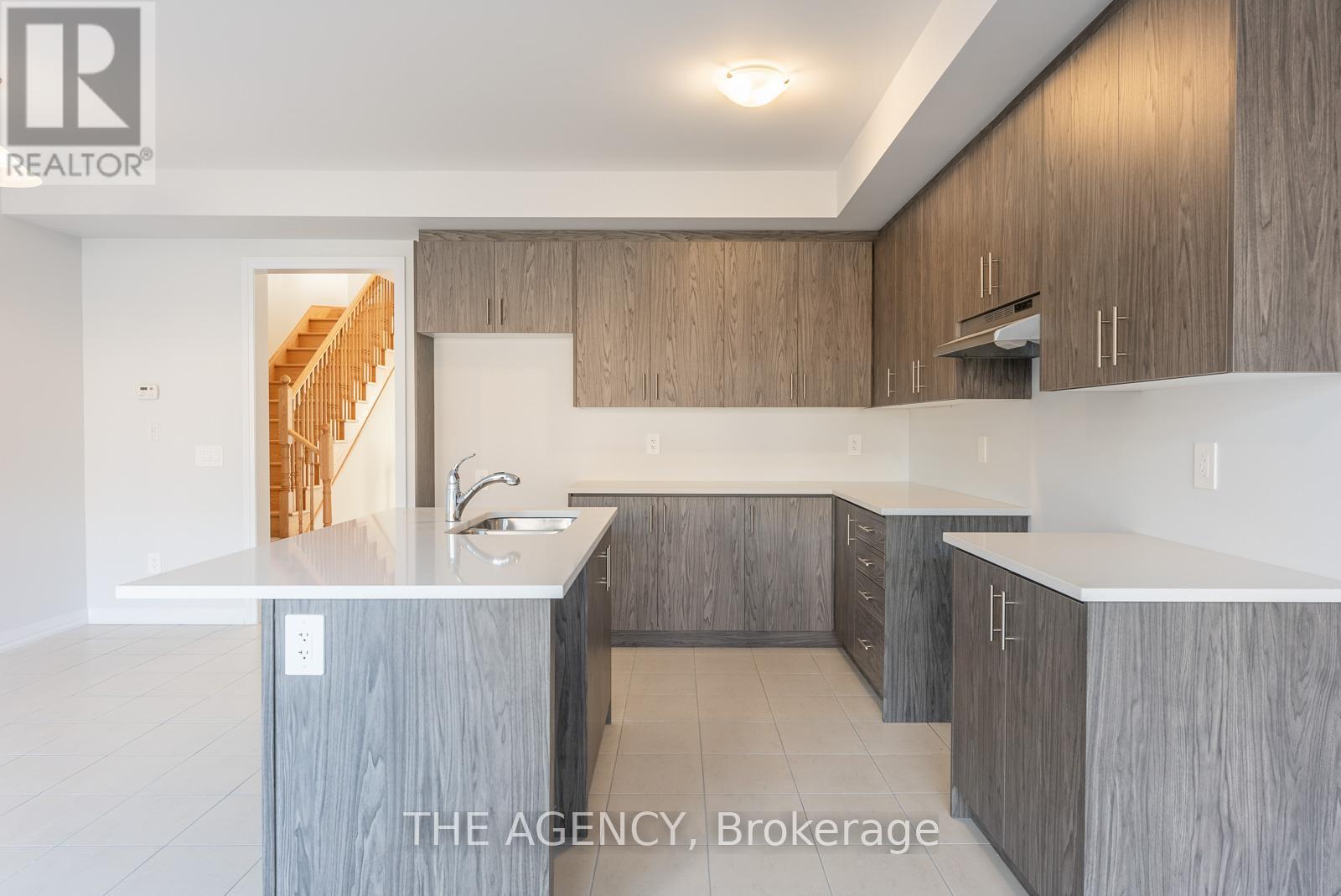 44 Corley Street, Kawartha Lakes (Lindsay), Ontario  K9V 6C2 - Photo 7 - X12104750