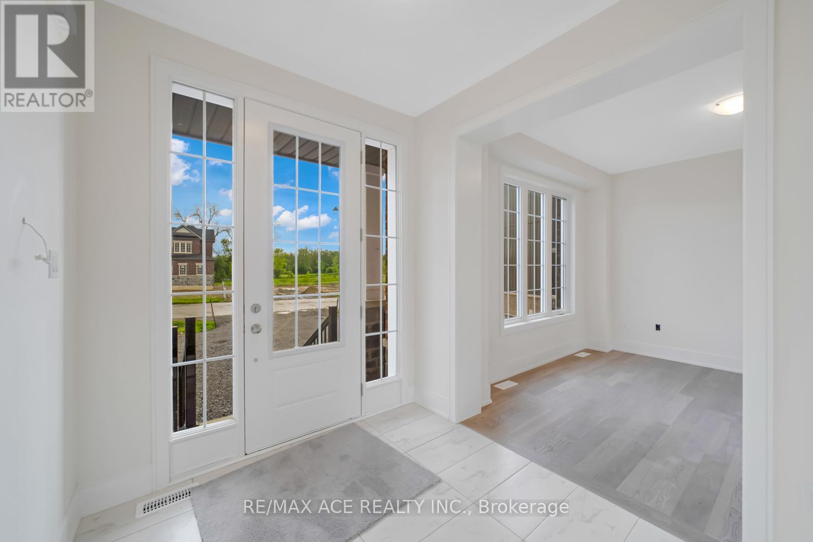 81 Golden Meadows Drive, Otonabee-South Monaghan, Ontario  K9J 6Y3 - Photo 4 - X12105807
