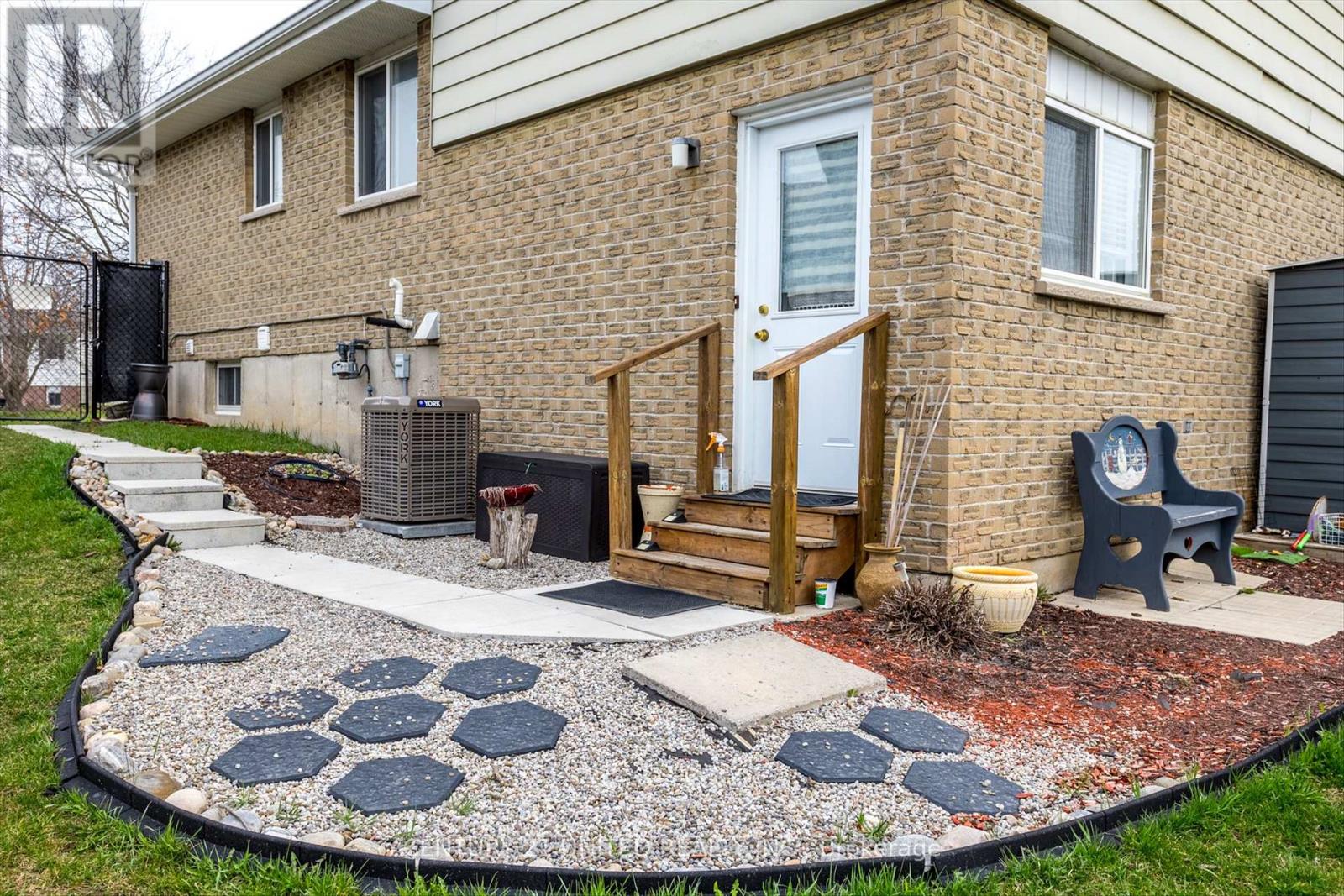 510 Crystal Drive, Peterborough South (East), Ontario  K9J 8G8 - Photo 43 - X12106124