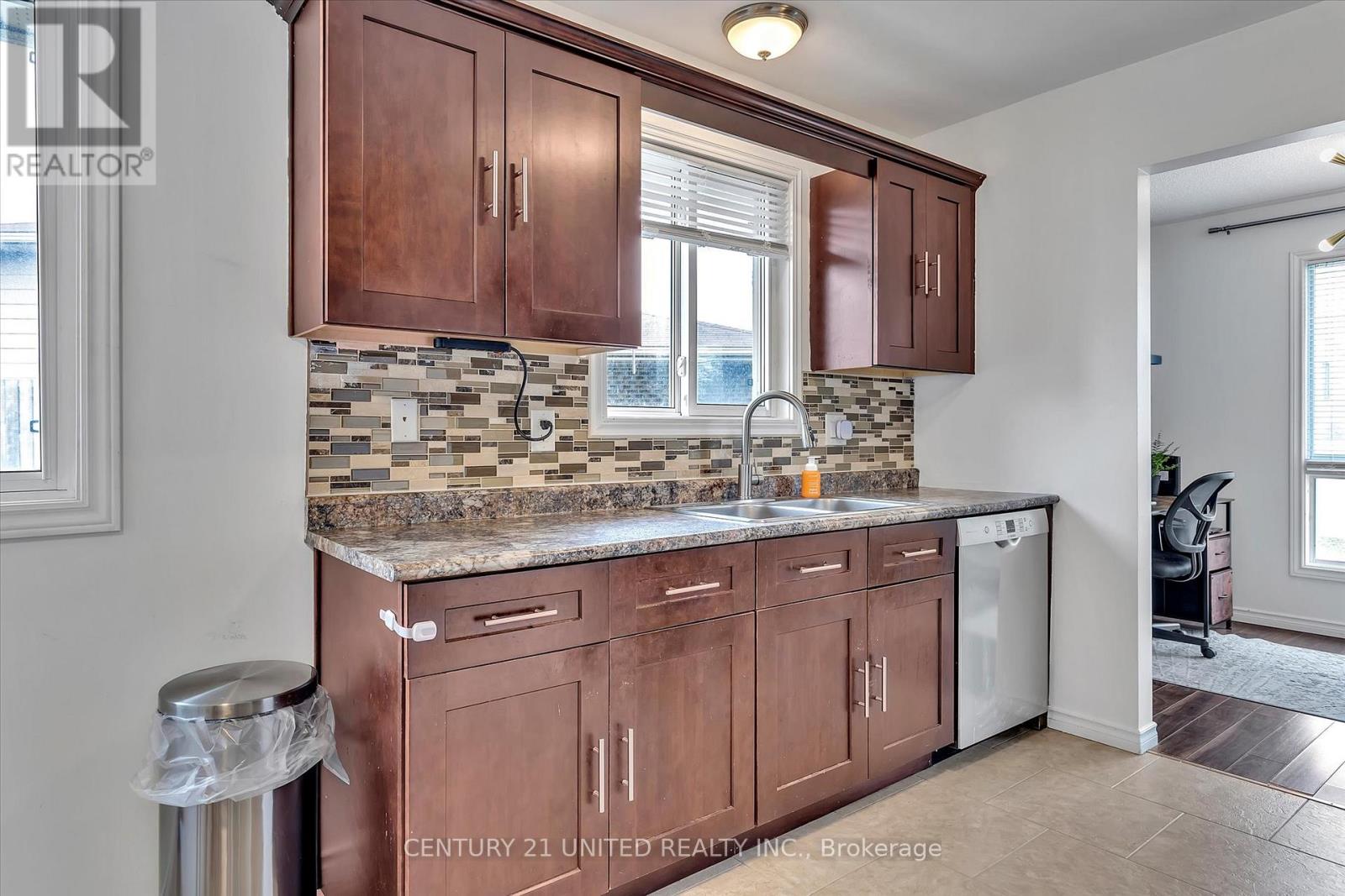 510 Crystal Drive, Peterborough South (East), Ontario  K9J 8G8 - Photo 8 - X12106124