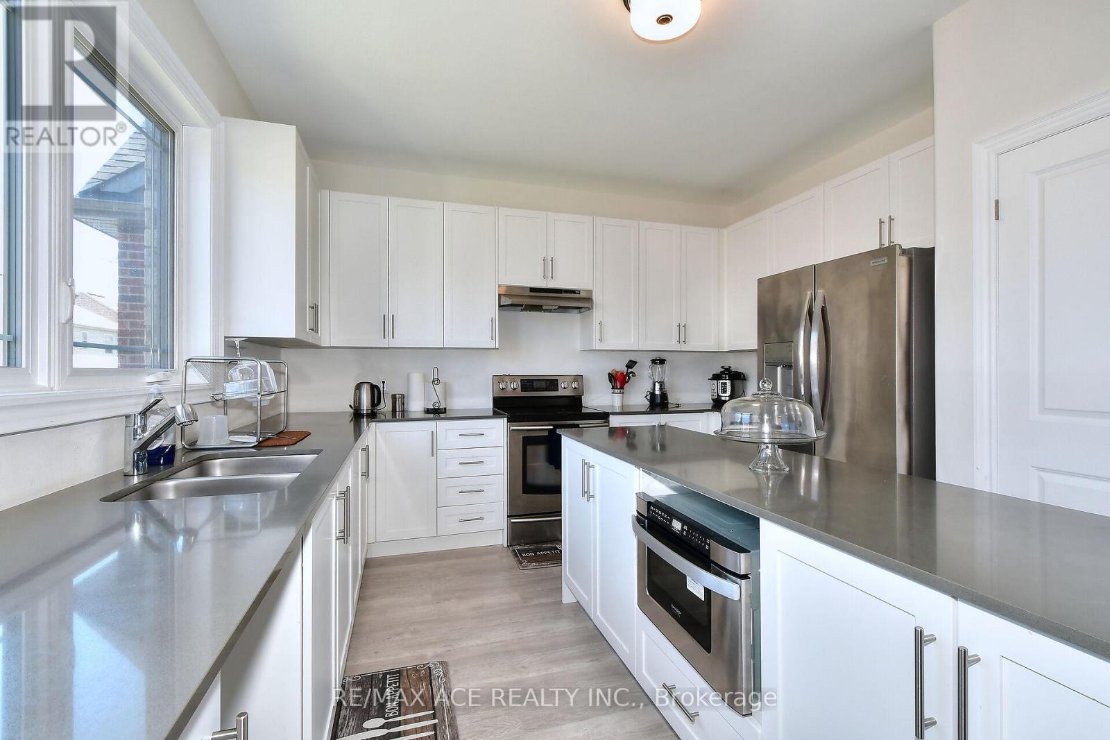 534 Macintosh Grove, Peterborough (Northcrest), Ontario  K9H 0K1 - Photo 14 - X12109020