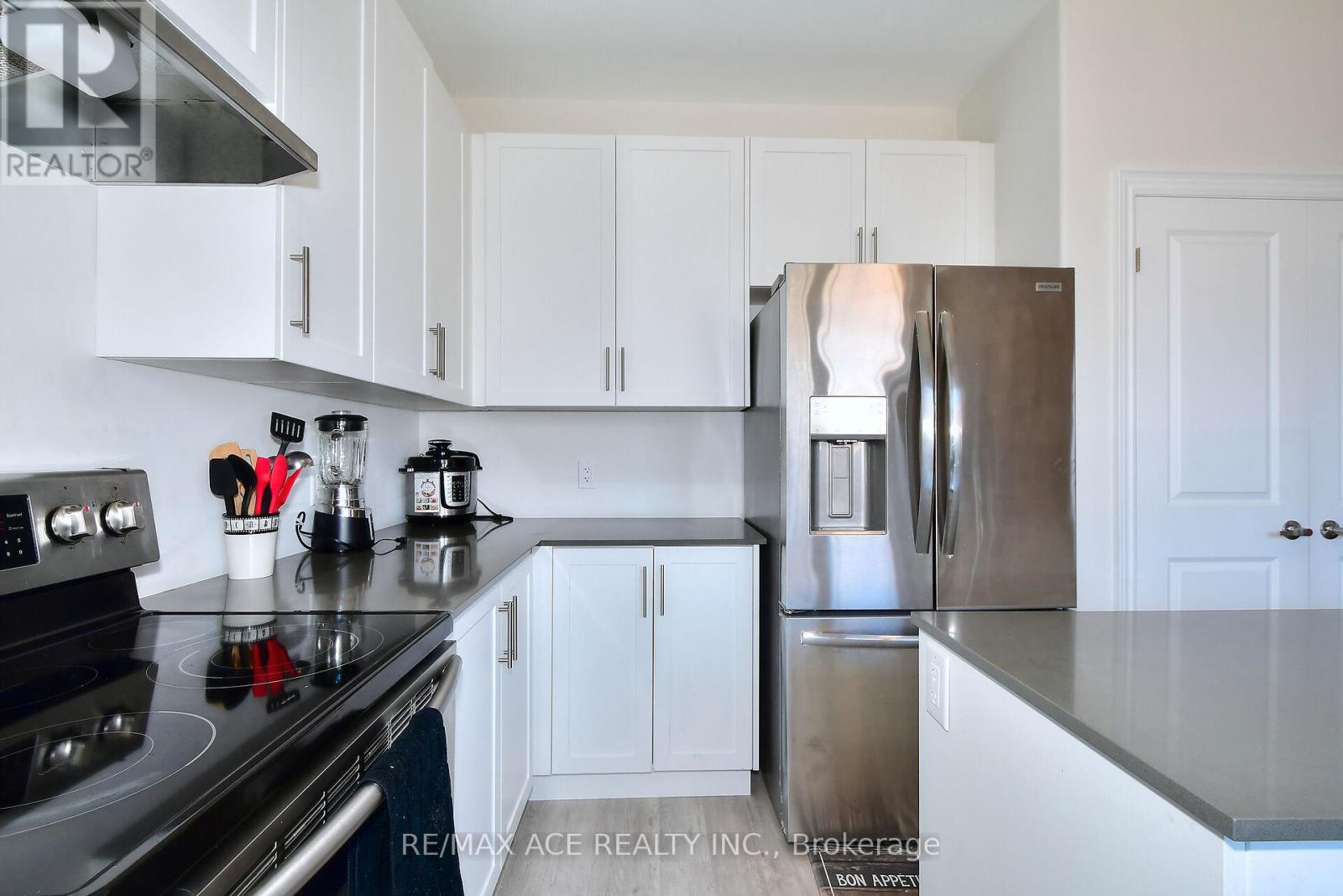 534 Macintosh Grove, Peterborough (Northcrest), Ontario  K9H 0K1 - Photo 16 - X12109020