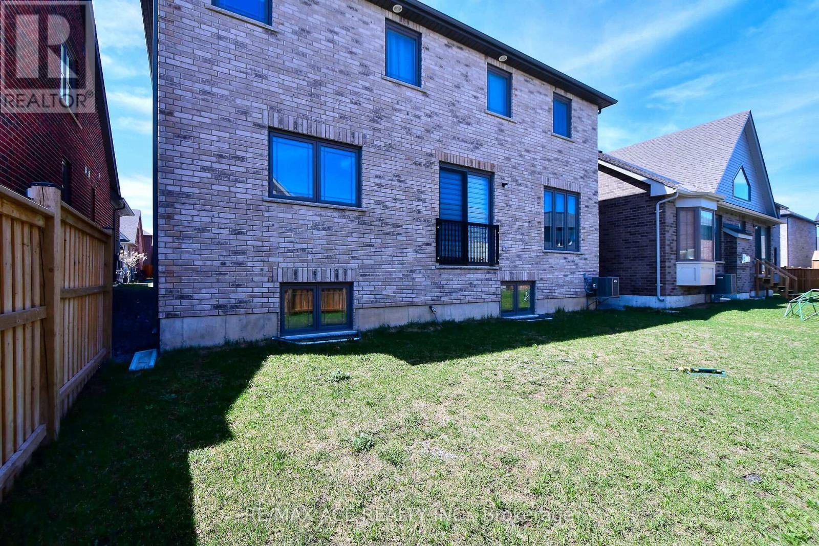 534 Macintosh Grove, Peterborough (Northcrest), Ontario  K9H 0K1 - Photo 32 - X12109020