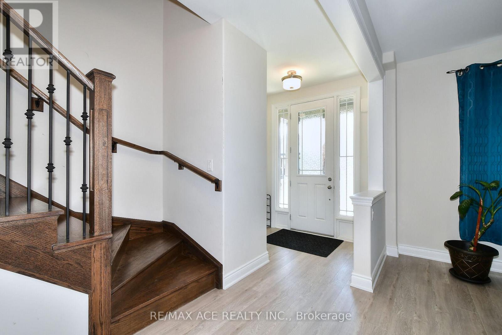 534 Macintosh Grove, Peterborough (Northcrest), Ontario  K9H 0K1 - Photo 4 - X12109020