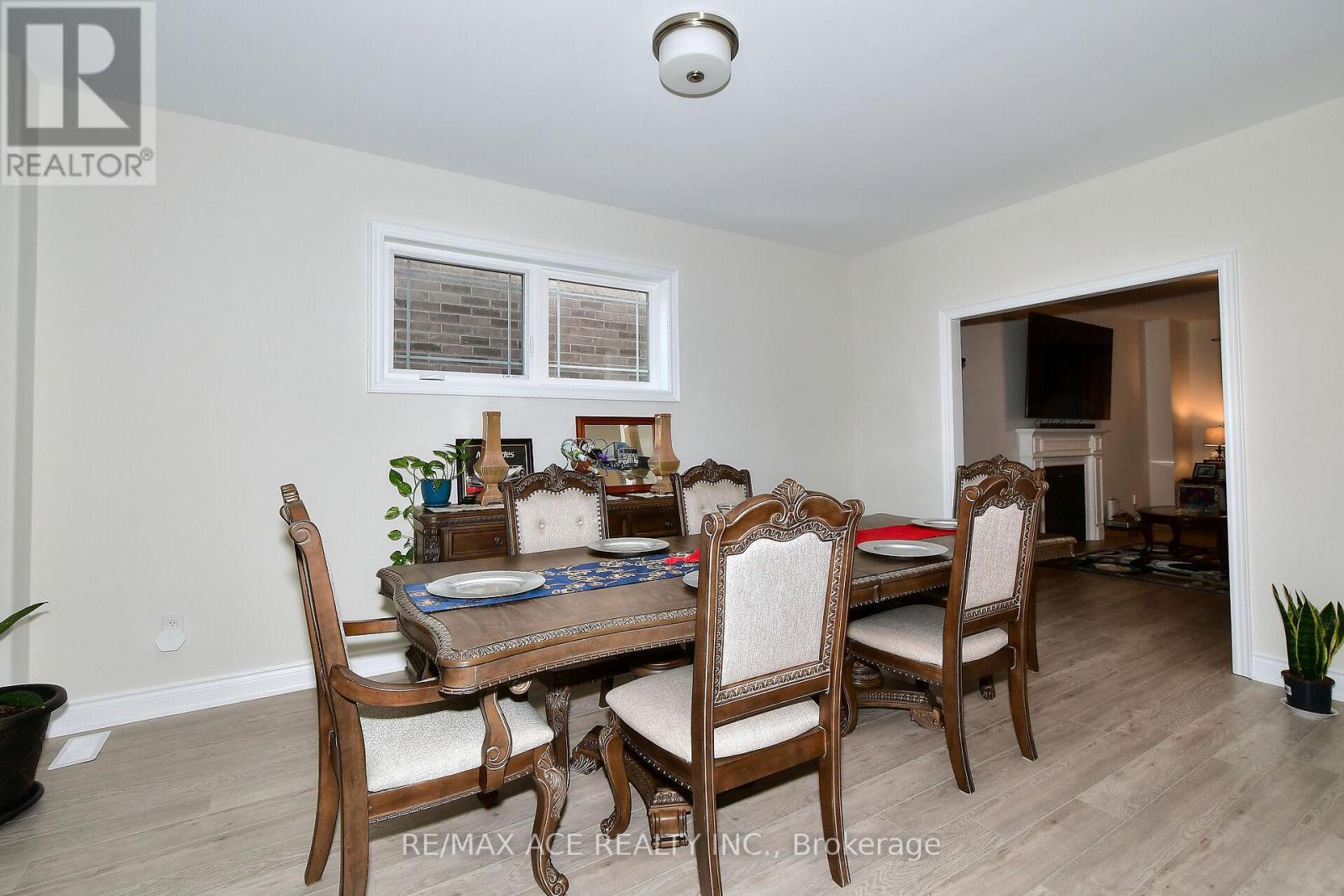 534 Macintosh Grove, Peterborough (Northcrest), Ontario  K9H 0K1 - Photo 6 - X12109020