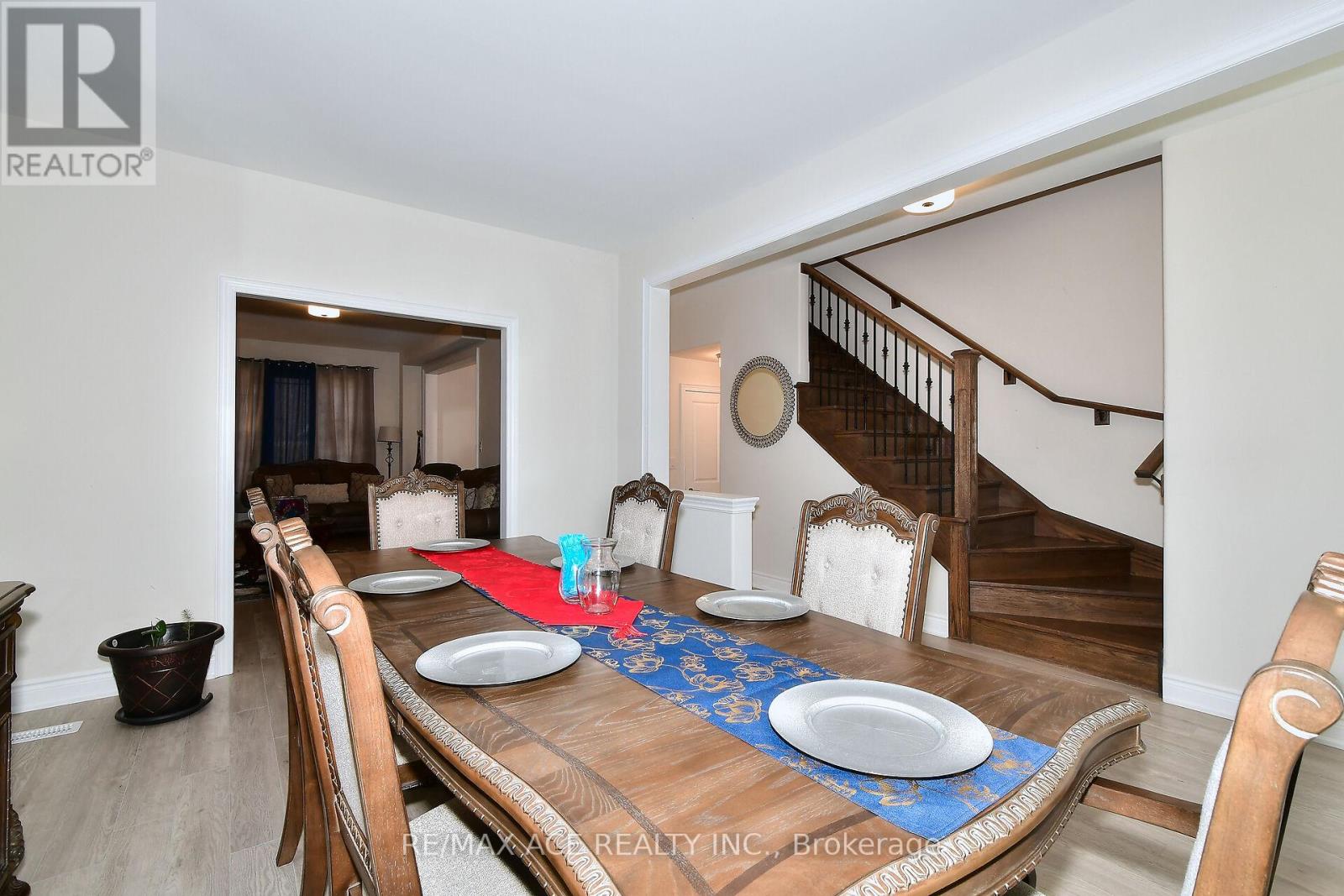 534 Macintosh Grove, Peterborough (Northcrest), Ontario  K9H 0K1 - Photo 7 - X12109020