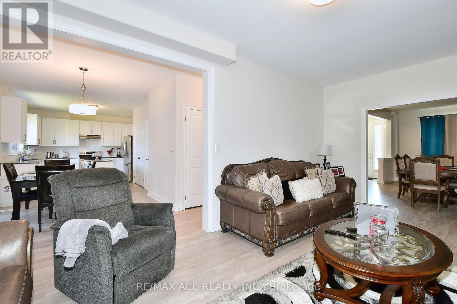 534 Macintosh Grove, Peterborough (Northcrest), Ontario  K9H 0K1 - Photo 9 - X12109020