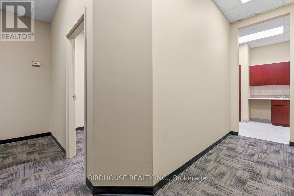 105 - 189 Kent Street W, Kawartha Lakes (Lindsay), Ontario  K9V 5G6 - Photo 10 - X12110394