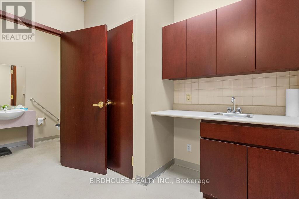 105 - 189 Kent Street W, Kawartha Lakes (Lindsay), Ontario  K9V 5G6 - Photo 11 - X12110394