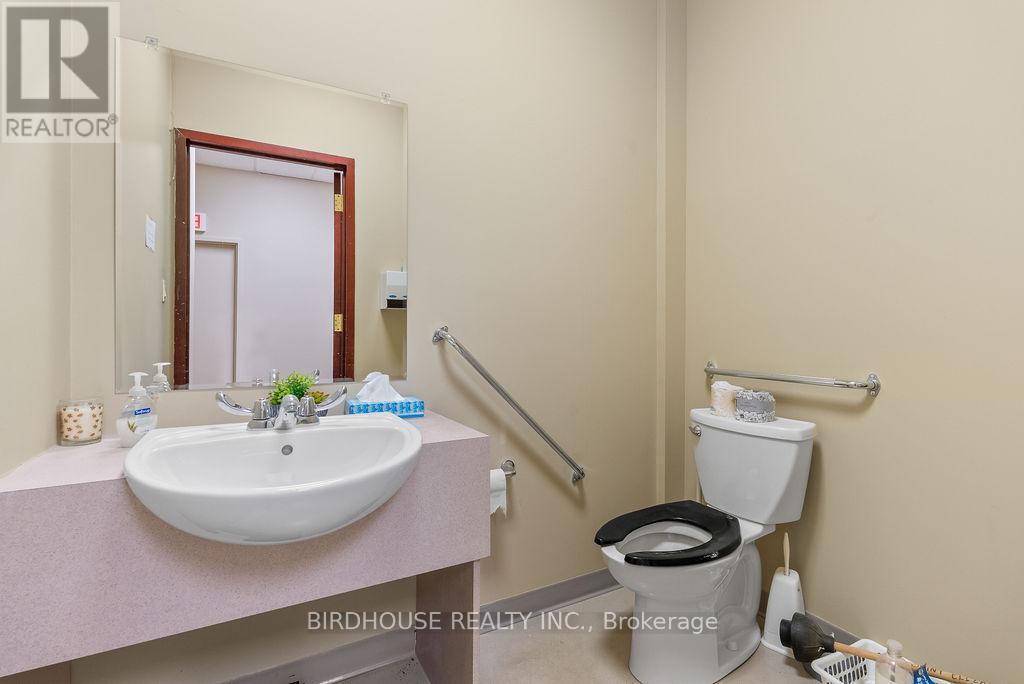 105 - 189 Kent Street W, Kawartha Lakes (Lindsay), Ontario  K9V 5G6 - Photo 12 - X12110394