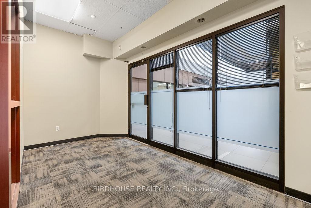 105 - 189 Kent Street W, Kawartha Lakes (Lindsay), Ontario  K9V 5G6 - Photo 3 - X12110394