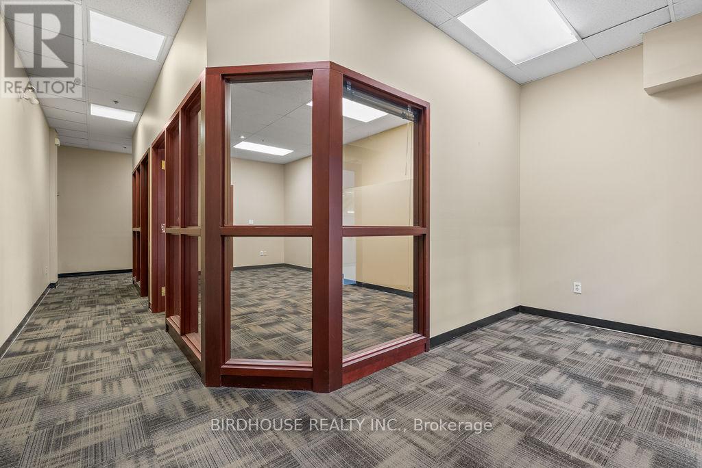 105 - 189 Kent Street W, Kawartha Lakes (Lindsay), Ontario  K9V 5G6 - Photo 4 - X12110394