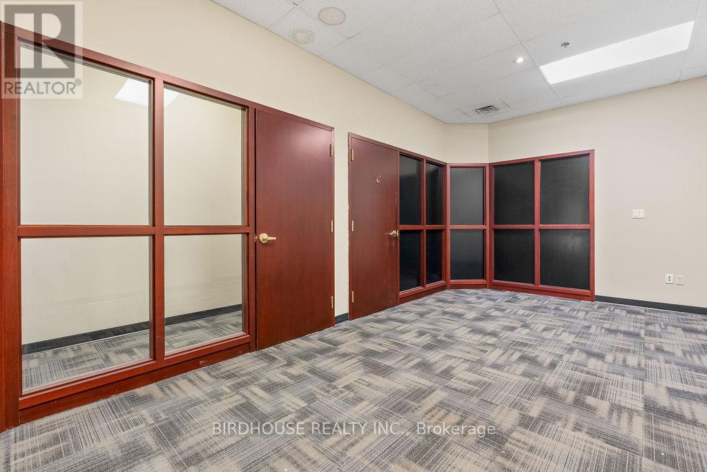 105 - 189 Kent Street W, Kawartha Lakes (Lindsay), Ontario  K9V 5G6 - Photo 5 - X12110394