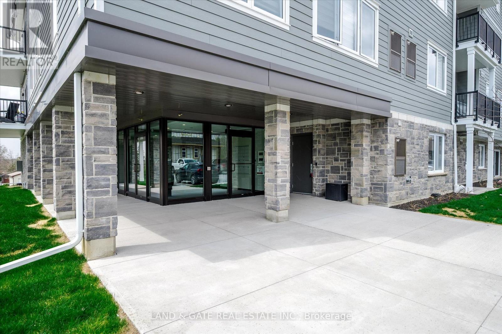 207 - 19 Hampton Lane, Selwyn, Ontario  K0L 2H0 - Photo 2 - X12111924