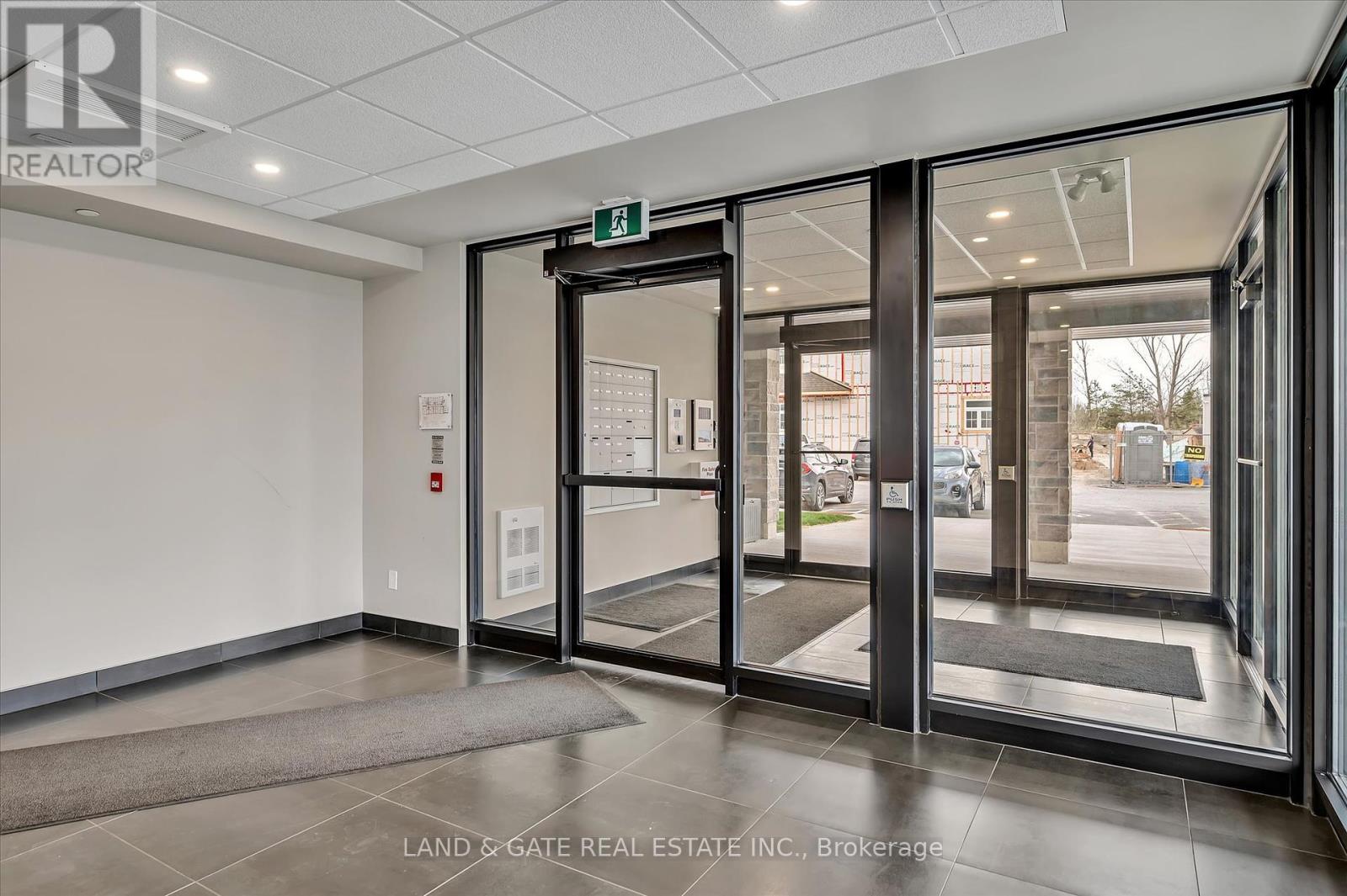 207 - 19 Hampton Lane, Selwyn, Ontario  K0L 2H0 - Photo 4 - X12111924