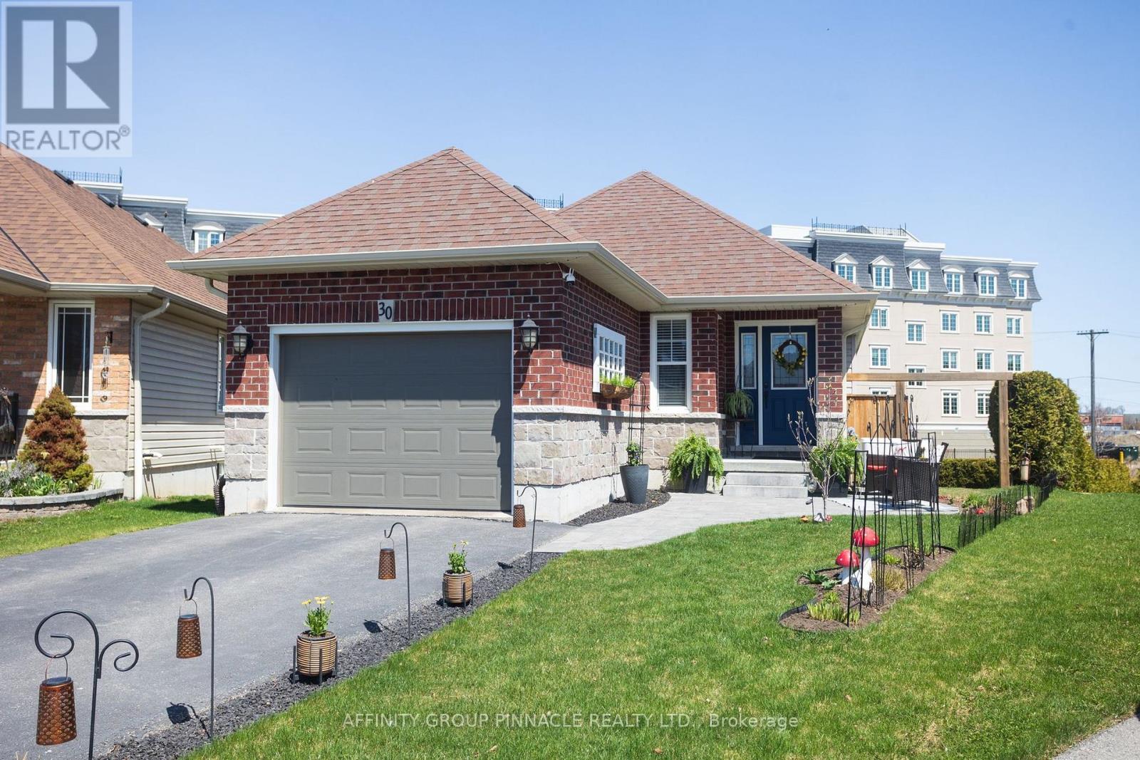 30 LISBETH CRESCENT, kawartha lakes (lindsay), Ontario