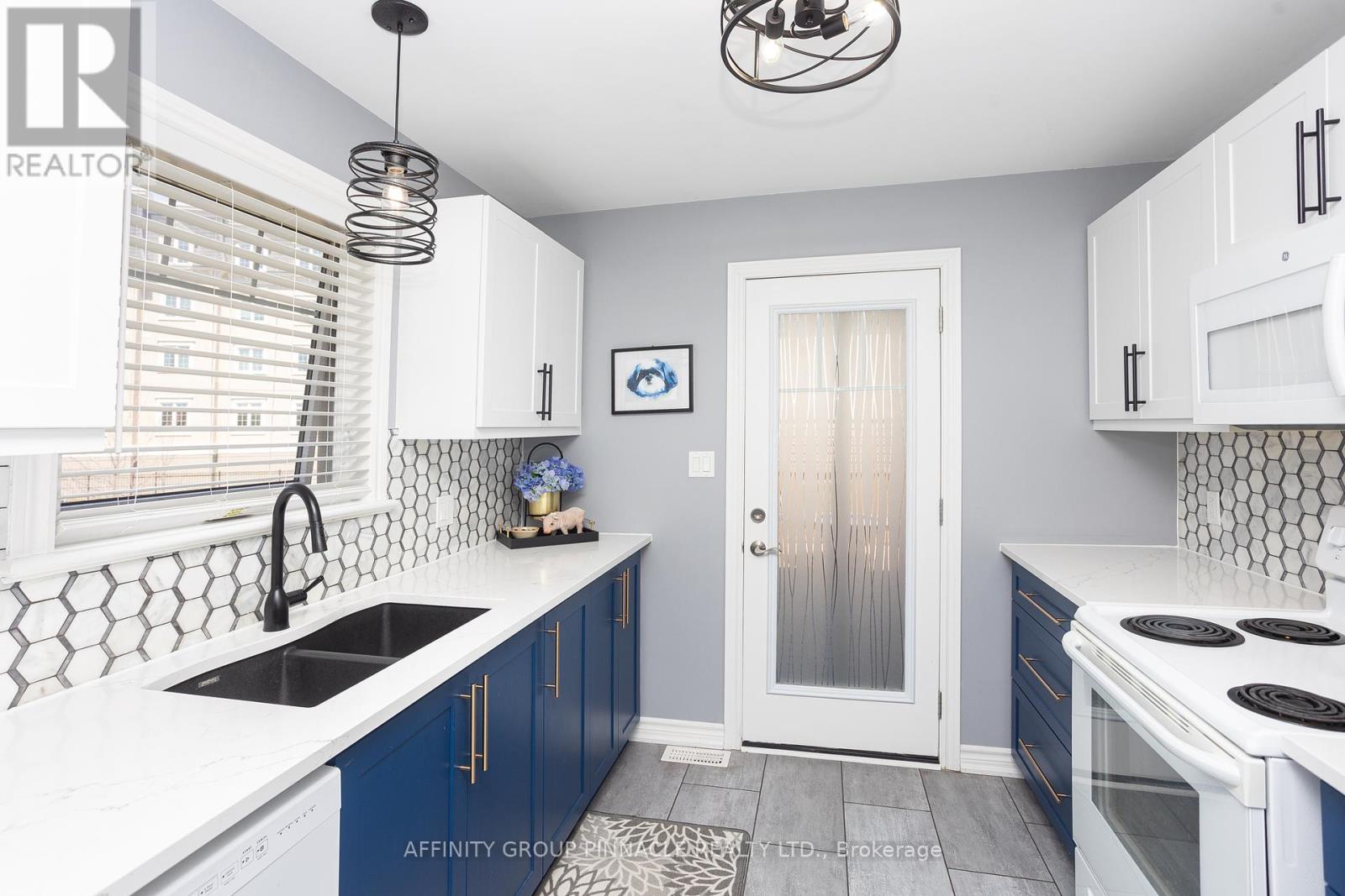 30 Lisbeth Crescent, Kawartha Lakes (Lindsay), Ontario  K9V 0C9 - Photo 18 - X12112024