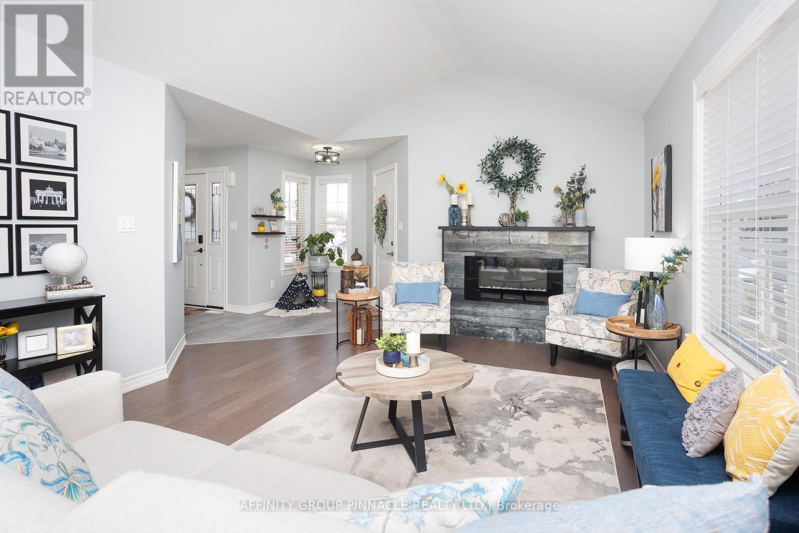30 Lisbeth Crescent, Kawartha Lakes (Lindsay), Ontario  K9V 0C9 - Photo 6 - X12112024