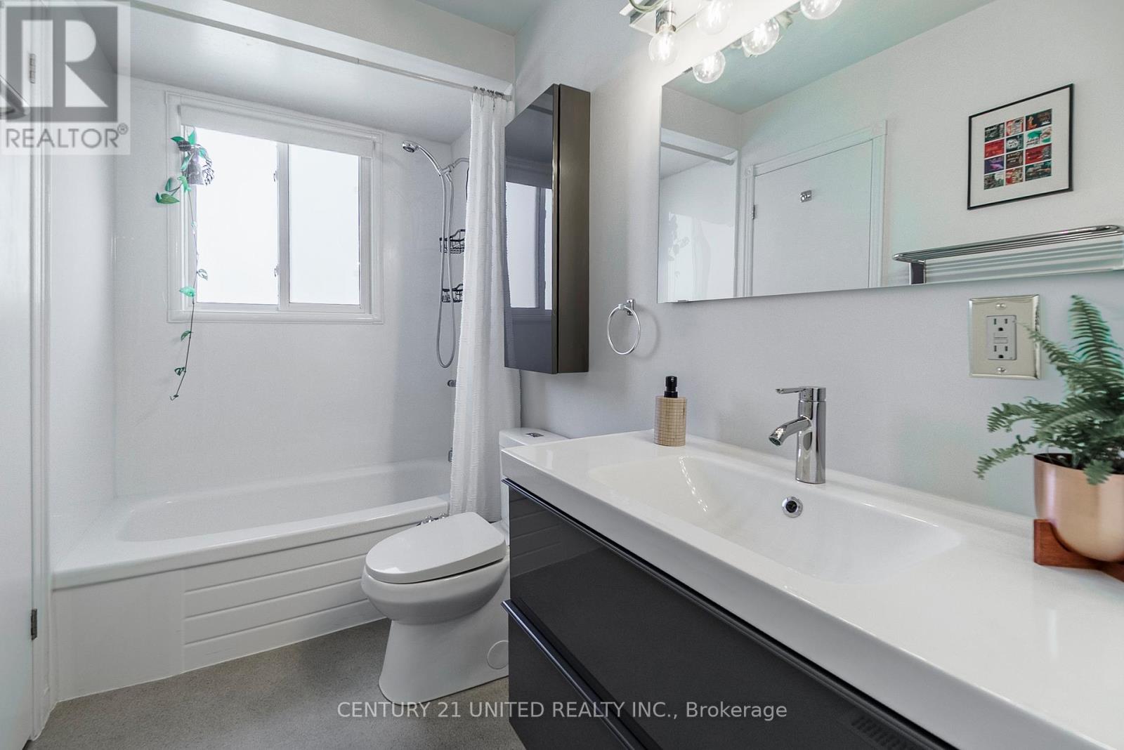 2120 Meadowview Road, Peterborough East (South), Ontario  K9L 1S4 - Photo 14 - X12112166