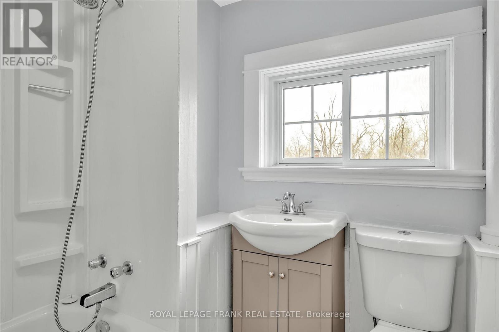 505 Chamberlain Street, Peterborough Central (South), Ontario  K9J 4L3 - Photo 25 - X12113060