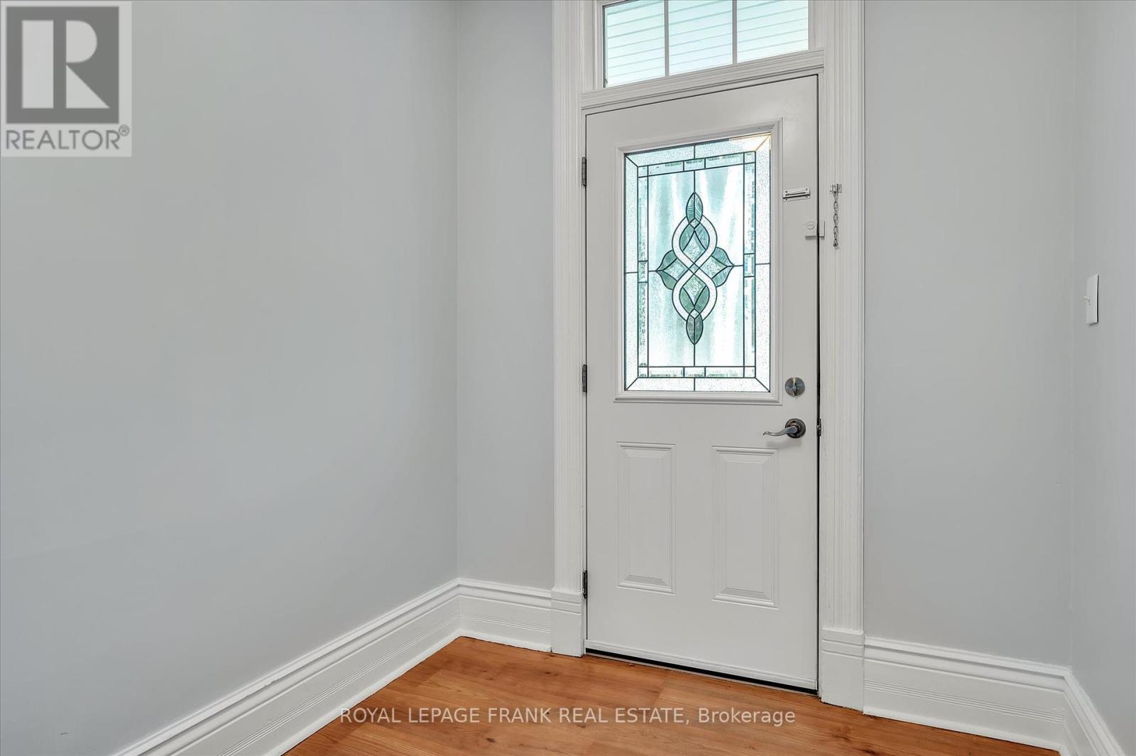 505 Chamberlain Street, Peterborough Central (South), Ontario  K9J 4L3 - Photo 5 - X12113060