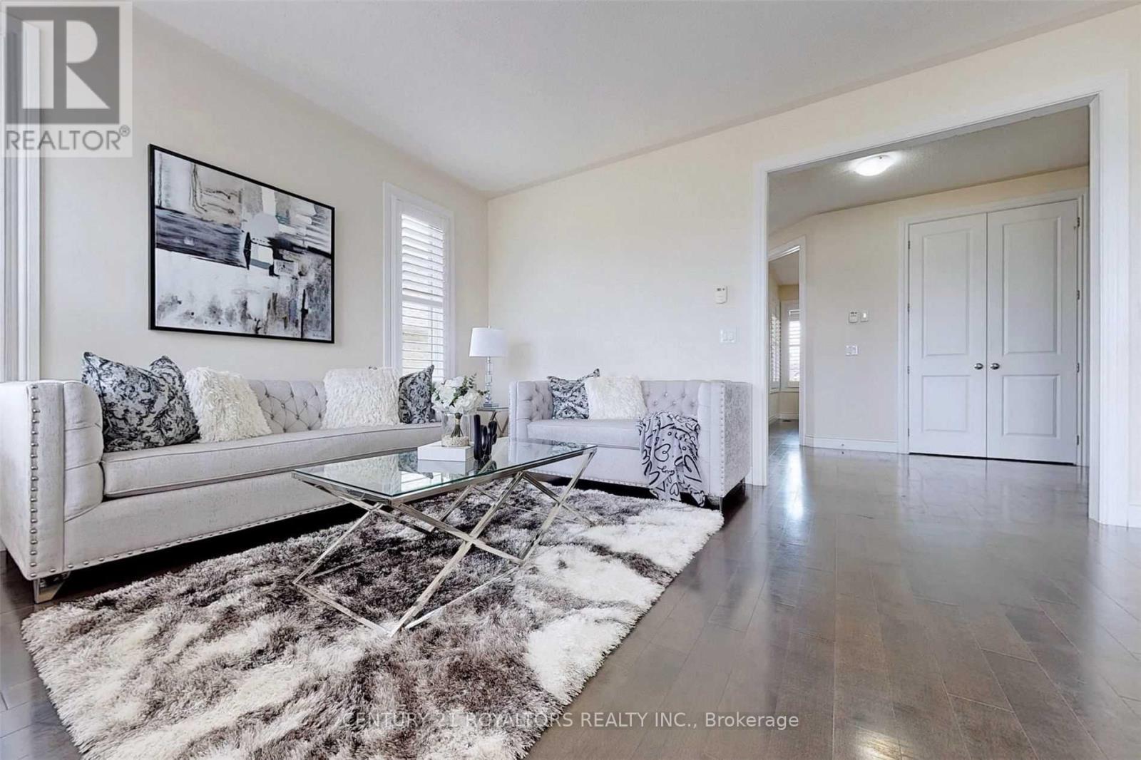 1572 Cahill Drive, Peterborough West (South), Ontario  K9K 0G6 - Photo 4 - X12113081
