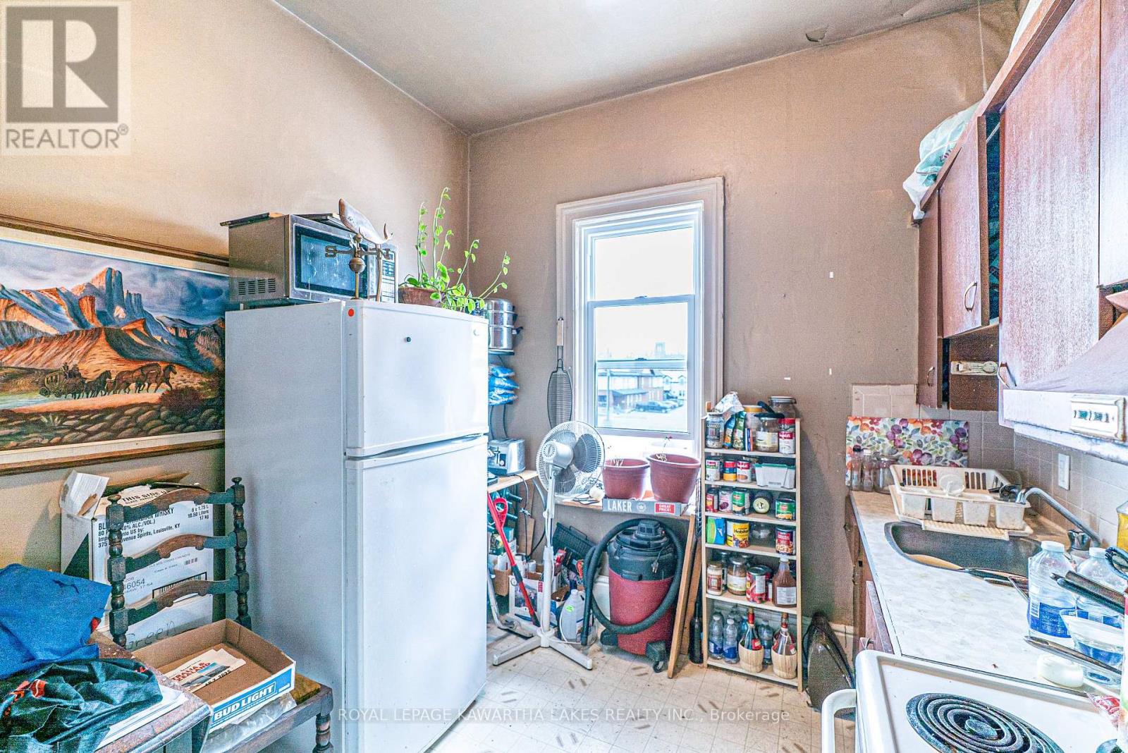 6 Glenelg Street W, Kawartha Lakes (Lindsay), Ontario  K9V 2T8 - Photo 10 - X12113272