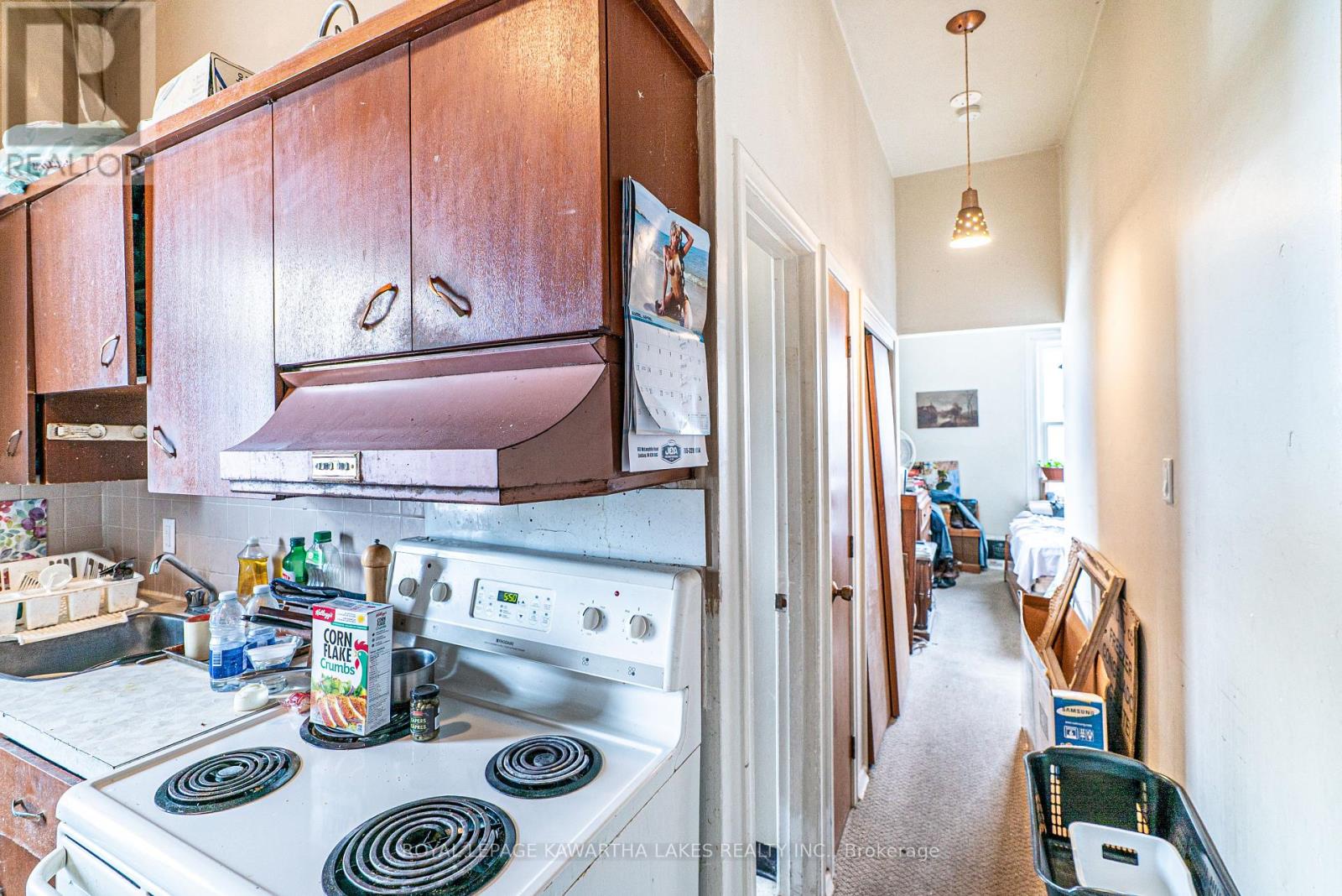 6 Glenelg Street W, Kawartha Lakes (Lindsay), Ontario  K9V 2T8 - Photo 11 - X12113272