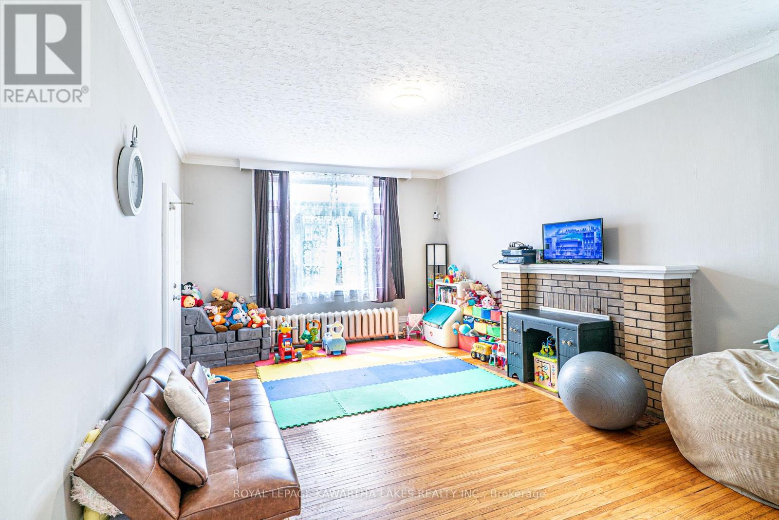 6 Glenelg Street W, Kawartha Lakes (Lindsay), Ontario  K9V 2T8 - Photo 14 - X12113272
