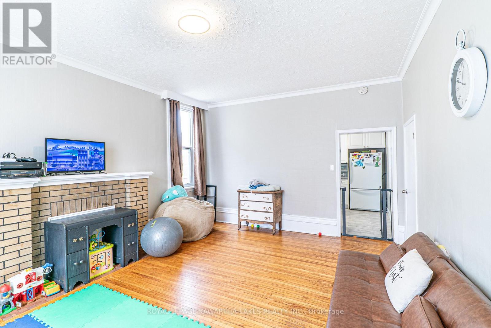 6 Glenelg Street W, Kawartha Lakes (Lindsay), Ontario  K9V 2T8 - Photo 15 - X12113272