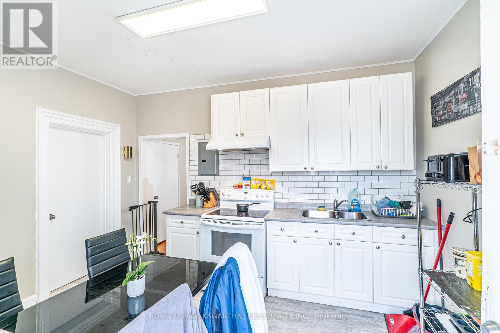 6 Glenelg Street W, Kawartha Lakes (Lindsay), Ontario  K9V 2T8 - Photo 17 - X12113272