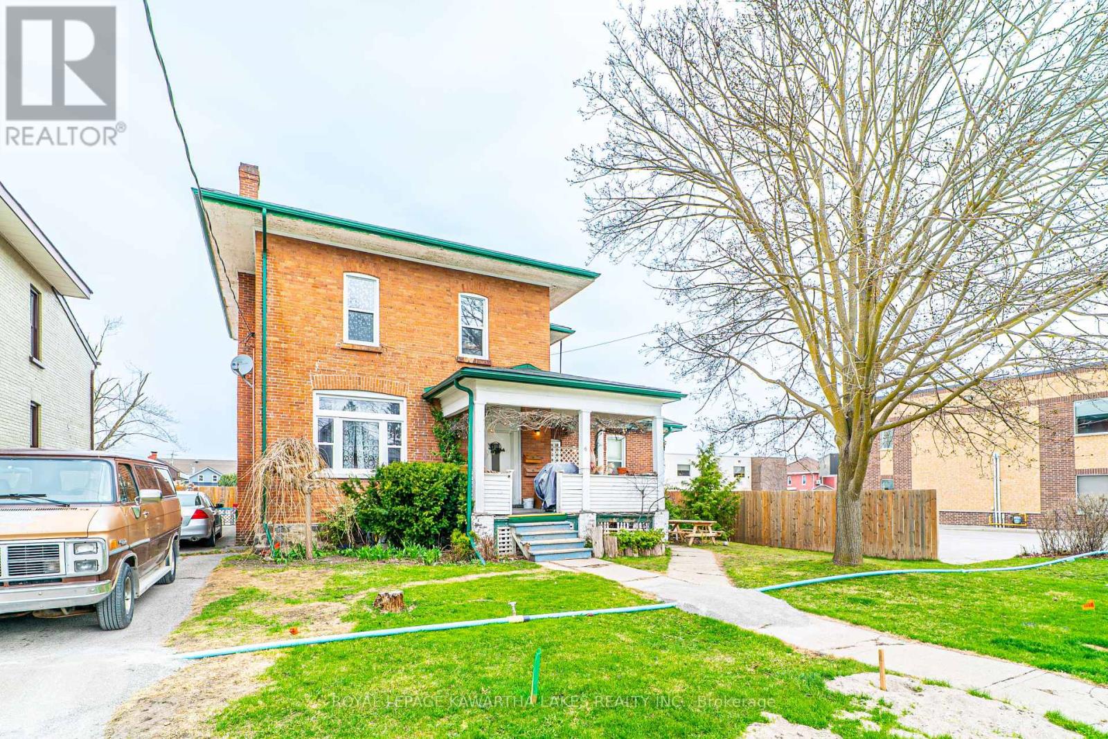 6 Glenelg Street W, Kawartha Lakes (Lindsay), Ontario  K9V 2T8 - Photo 2 - X12113272