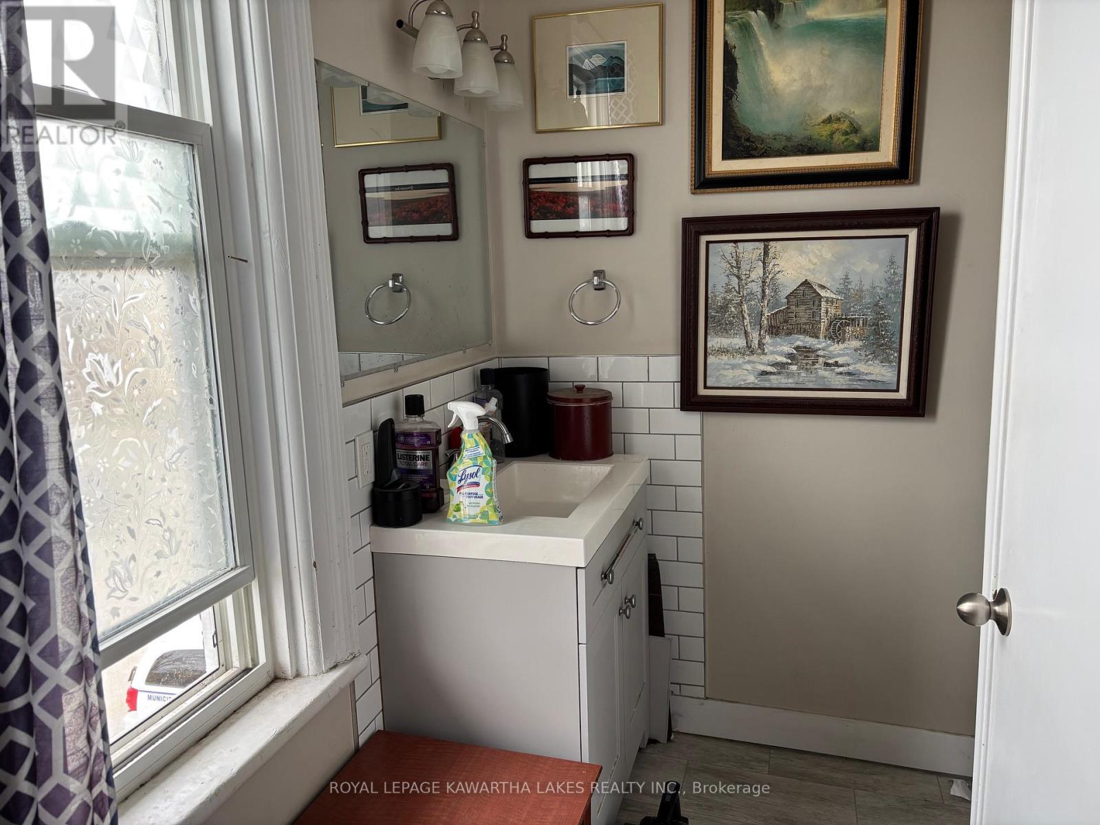 6 Glenelg Street W, Kawartha Lakes (Lindsay), Ontario  K9V 2T8 - Photo 27 - X12113272
