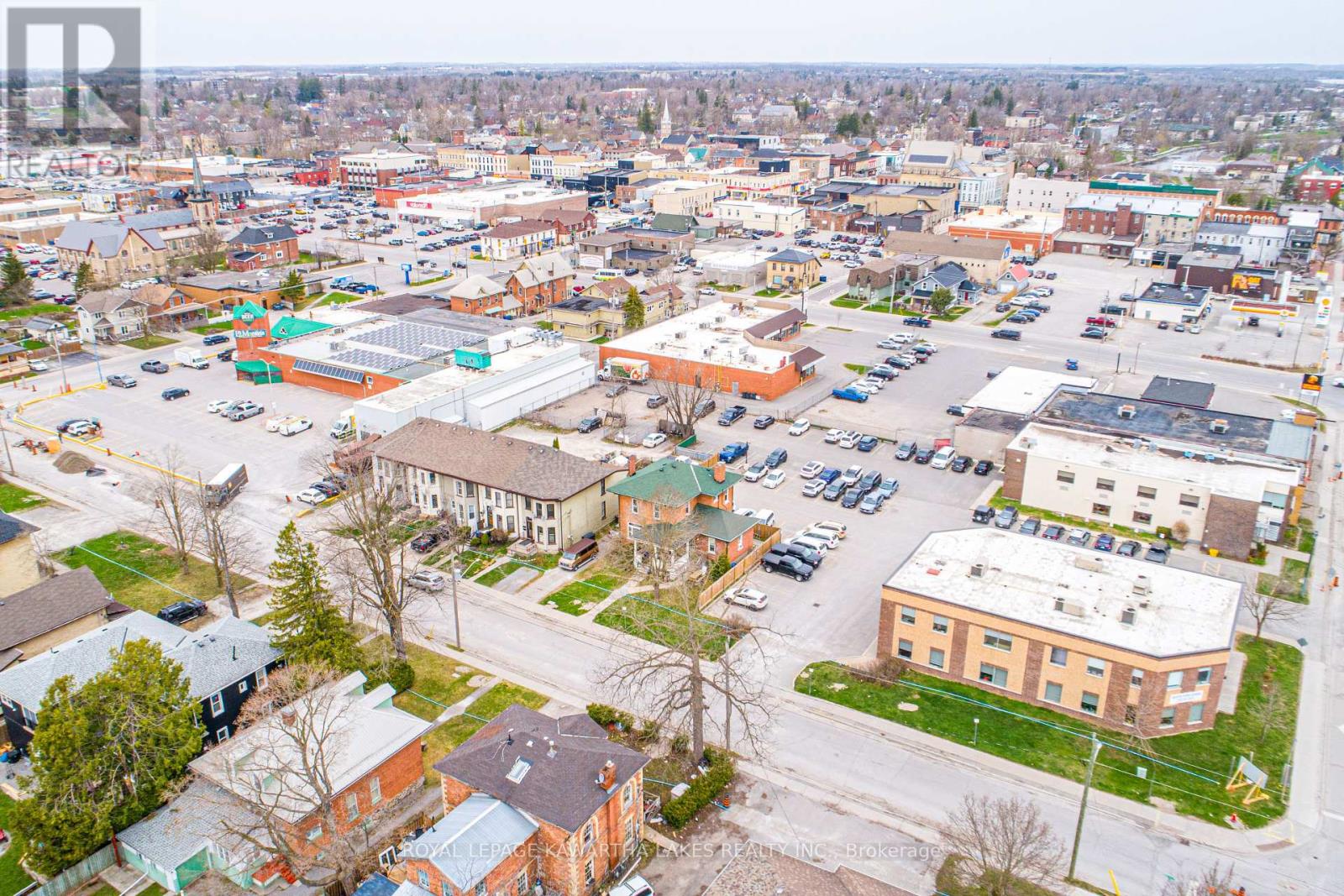 6 Glenelg Street W, Kawartha Lakes (Lindsay), Ontario  K9V 2T8 - Photo 3 - X12113272